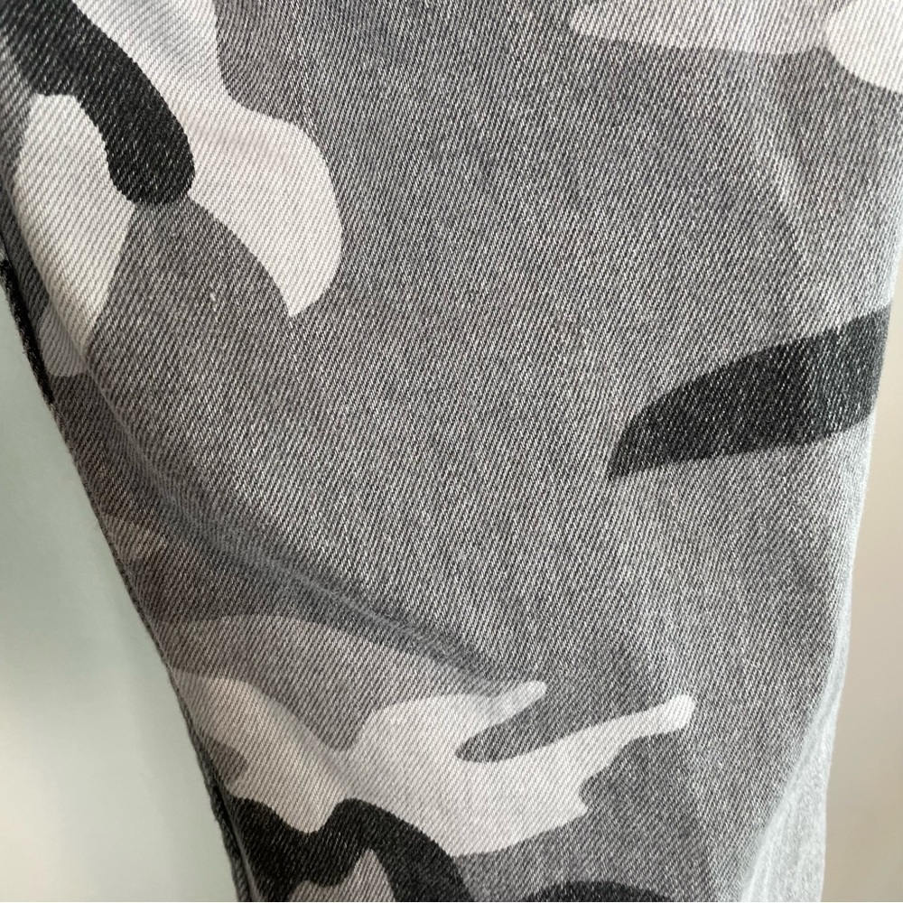 Re/Done Camo High Rise Ankle Crop Stretch Jeans - Picture 10 of 10